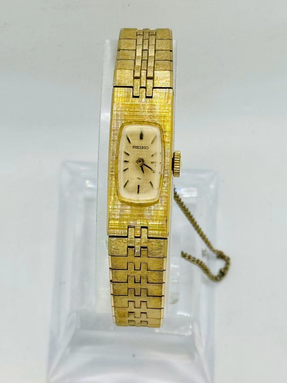 Vintage Seiko Women’s Mechanical Hand Wind Gold Tone Watch 12mm Runs